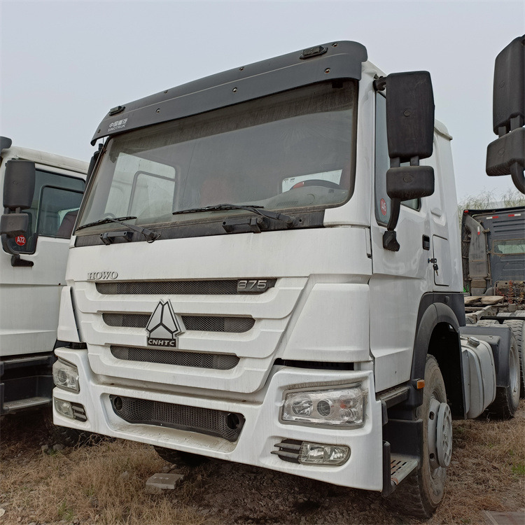 HOWO 6x4 375hp tractor - Trekker: afbeelding 4 HOWO 6x4 375hp tractor - Trekker: afbeelding 4