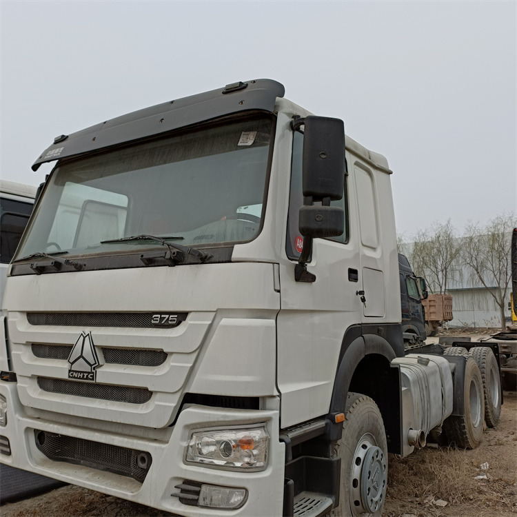 HOWO 6x4 375hp tractor - Trekker: afbeelding 2 HOWO 6x4 375hp tractor - Trekker: afbeelding 2