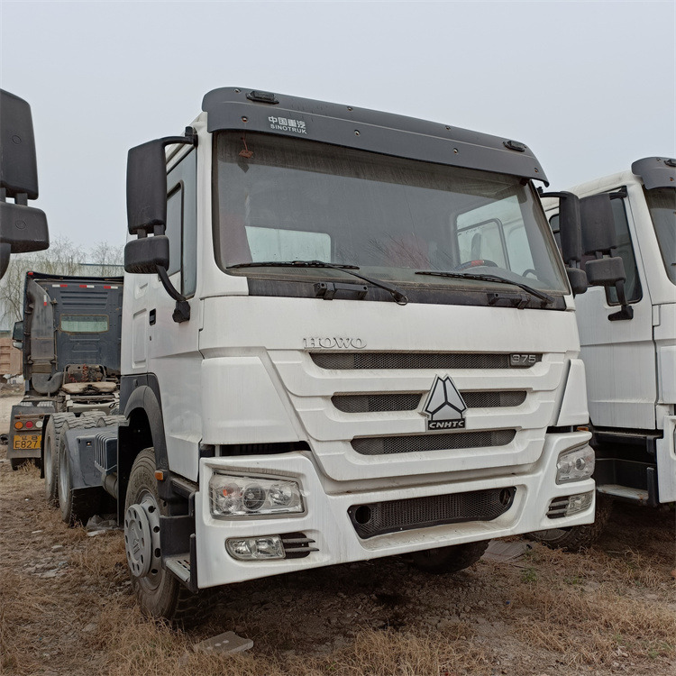 HOWO 6x4 375hp tractor - Trekker: afbeelding 5 HOWO 6x4 375hp tractor - Trekker: afbeelding 5