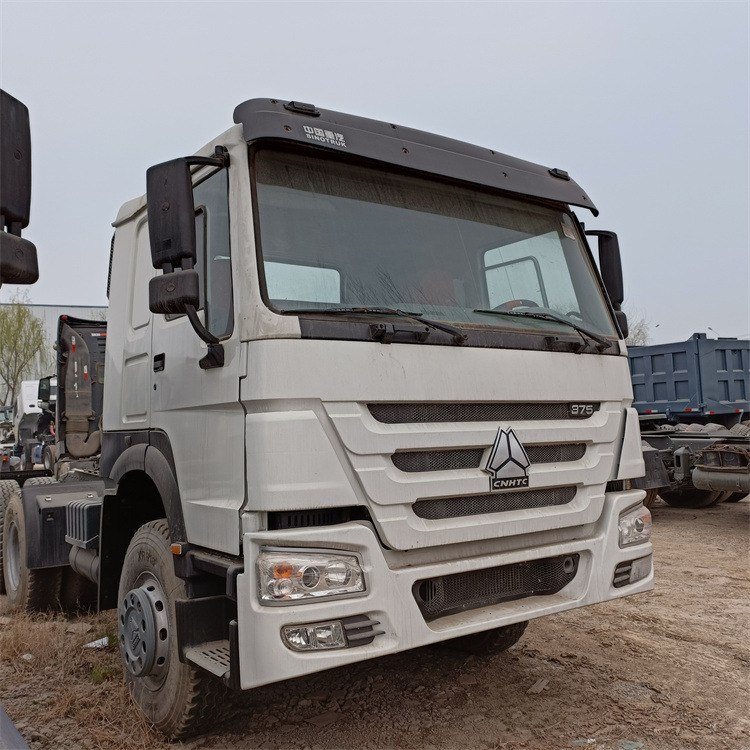 HOWO 6x4 375hp tractor - Trekker: afbeelding 3 HOWO 6x4 375hp tractor - Trekker: afbeelding 3
