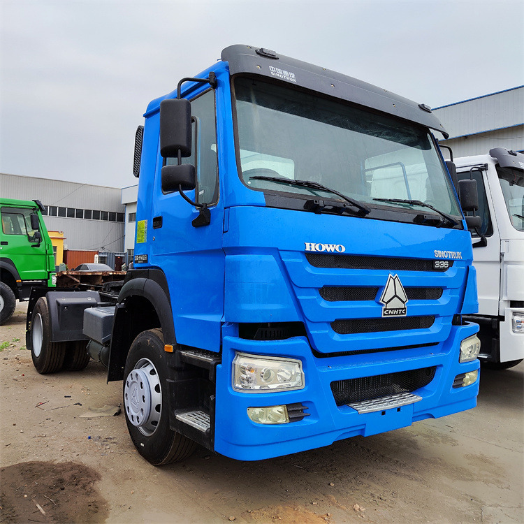 HOWO HOWO 6x4 336 truck tractors - Trekker: afbeelding 1 HOWO HOWO 6x4 336 truck tractors - Trekker: afbeelding 1