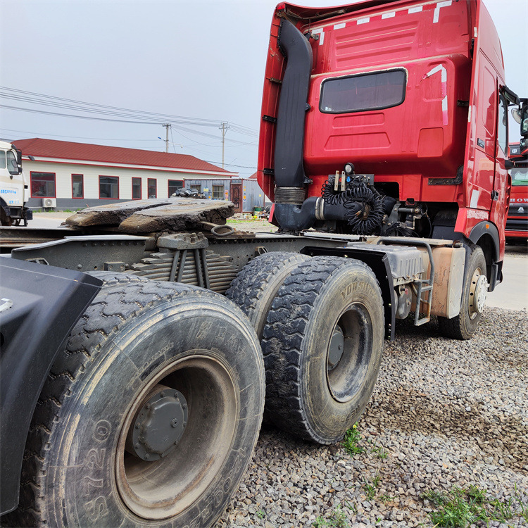 HOWO HOWO T7H-540 tractor - Trekker: afbeelding 3 HOWO HOWO T7H-540 tractor - Trekker: afbeelding 3