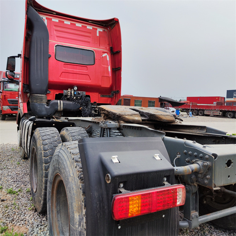 HOWO HOWO T7H-540 tractors - Trekker: afbeelding 2 HOWO HOWO T7H-540 tractors - Trekker: afbeelding 2