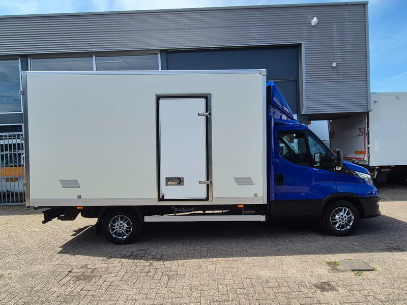 Iveco Daily 35S18 3.0D Koffer/ Xenon/ Airco - Bestelwagen gesloten laadbak: afbeelding 2 Iveco Daily 35S18 3.0D Koffer/ Xenon/ Airco - Bestelwagen gesloten laadbak: afbeelding 2
