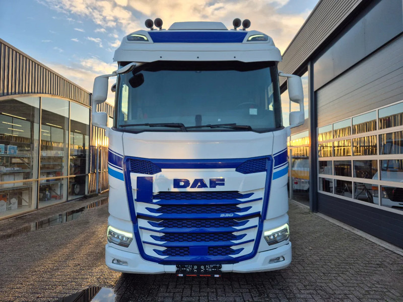 DAF XG 530/ 2022/ Retarder/ LED/ Park Airco/ Navi/ Full option - Trekker: afbeelding 4 DAF XG 530/ 2022/ Retarder/ LED/ Park Airco/ Navi/ Full option - Trekker: afbeelding 4
