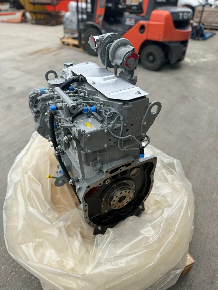 New Perkins 1104D-E44TA NJ Massey Ferguson Tractor Engine - Motor: afbeelding 4 New Perkins 1104D-E44TA NJ Massey Ferguson Tractor Engine - Motor: afbeelding 4
