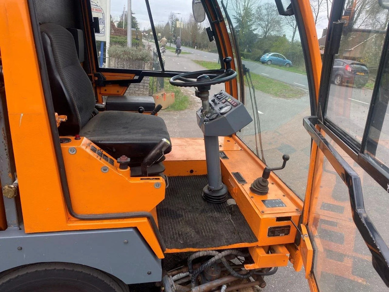 Nilfisk MFH2200 SWEEPER MFH 2200 CLEANER - Industriële veegmachine: afbeelding 4 Nilfisk MFH2200 SWEEPER MFH 2200 CLEANER - Industriële veegmachine: afbeelding 4