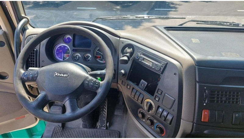 Interieur foto 2: Trekker DAF XF 105.410 4 PIECES AVAILABLE