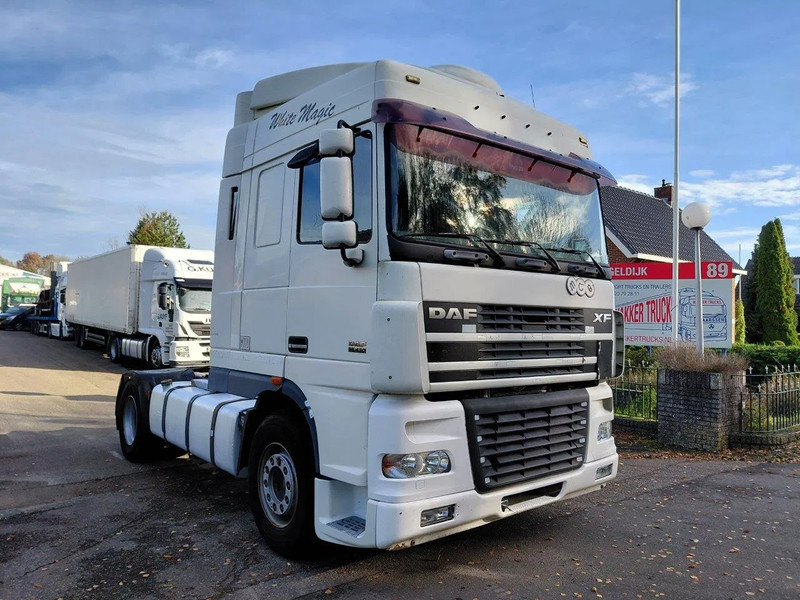 DAF XF 95.430 4x2 MANUAL ZF GEARBOX !! EURO 3 Engine !! - Trekker: afbeelding 2 DAF XF 95.430 4x2 MANUAL ZF GEARBOX !! EURO 3 Engine !! - Trekker: afbeelding 2