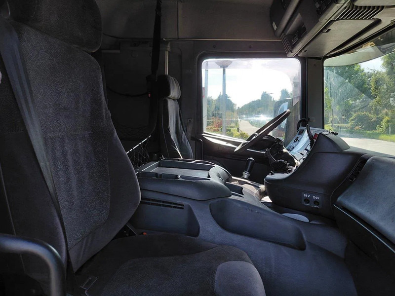 Scania P124-420 MANUAL + RETARDER !!!! 2 PIPES !!!! - Trekker: afbeelding 4 Scania P124-420 MANUAL + RETARDER !!!! 2 PIPES !!!! - Trekker: afbeelding 4