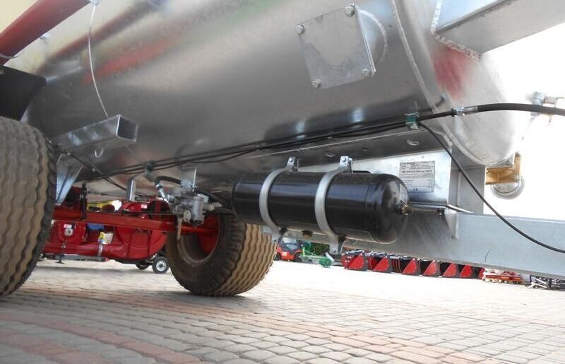 POMOT Single-axial tanker truck/ Beczkowóz wóz asenizacyjny 5000 l - Mesttank: afbeelding 5 POMOT Single-axial tanker truck/ Beczkowóz wóz asenizacyjny 5000 l - Mesttank: afbeelding 5