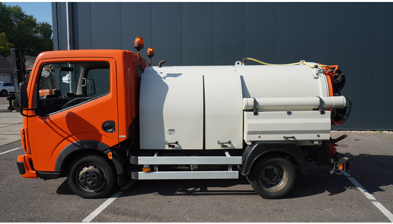 Renault Maxity 130-35/6 CC BROKEN ENGINE HIGH PRESSURE AND VACUUM SYSTEM - Bedrijfswagen: afbeelding 1 Renault Maxity 130-35/6 CC BROKEN ENGINE HIGH PRESSURE AND VACUUM SYSTEM - Bedrijfswagen: afbeelding 1