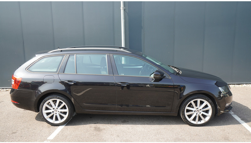 Škoda Octavia COMBI 1.6TDI DSG 85KW GREENTECH AMBITION BUSINESS - Minibus, Personenvervoer: afbeelding 2 Škoda Octavia COMBI 1.6TDI DSG 85KW GREENTECH AMBITION BUSINESS - Minibus, Personenvervoer: afbeelding 2