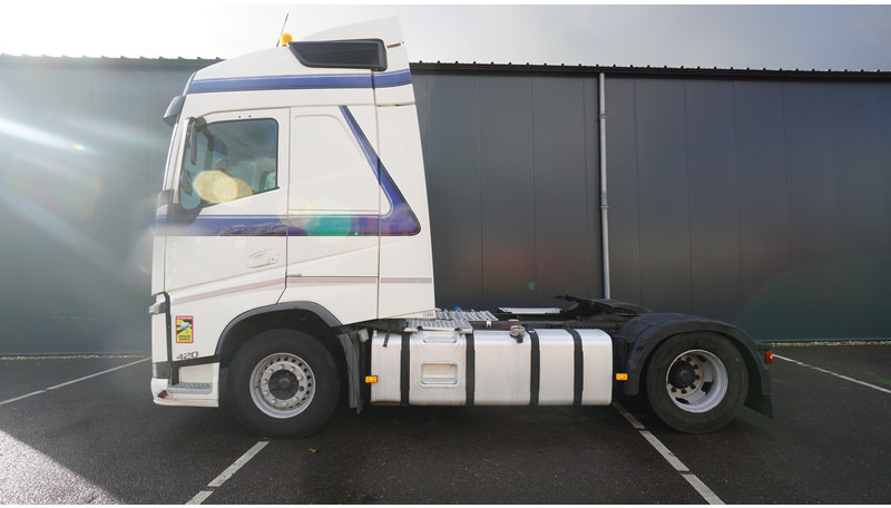 Volvo FH 420 EURO 6 GLOBETROTTER - Trekker: afbeelding 1 Volvo FH 420 EURO 6 GLOBETROTTER - Trekker: afbeelding 1