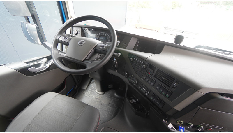 Volvo FH 460 LNG GLOBETROTTER TRUCK WITH 839.000KM - Trekker: afbeelding 5 Volvo FH 460 LNG GLOBETROTTER TRUCK WITH 839.000KM - Trekker: afbeelding 5