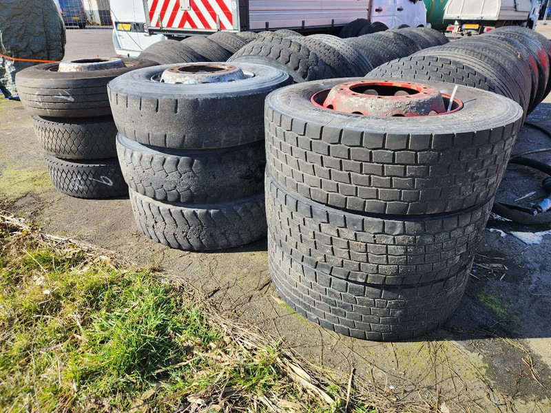 Tyres 18X 315-70/80/295x 22.5 INC RIMS, MUST GO - Band voor Vrachtwagen: afbeelding 5 Tyres 18X 315-70/80/295x 22.5 INC RIMS, MUST GO - Band voor Vrachtwagen: afbeelding 5