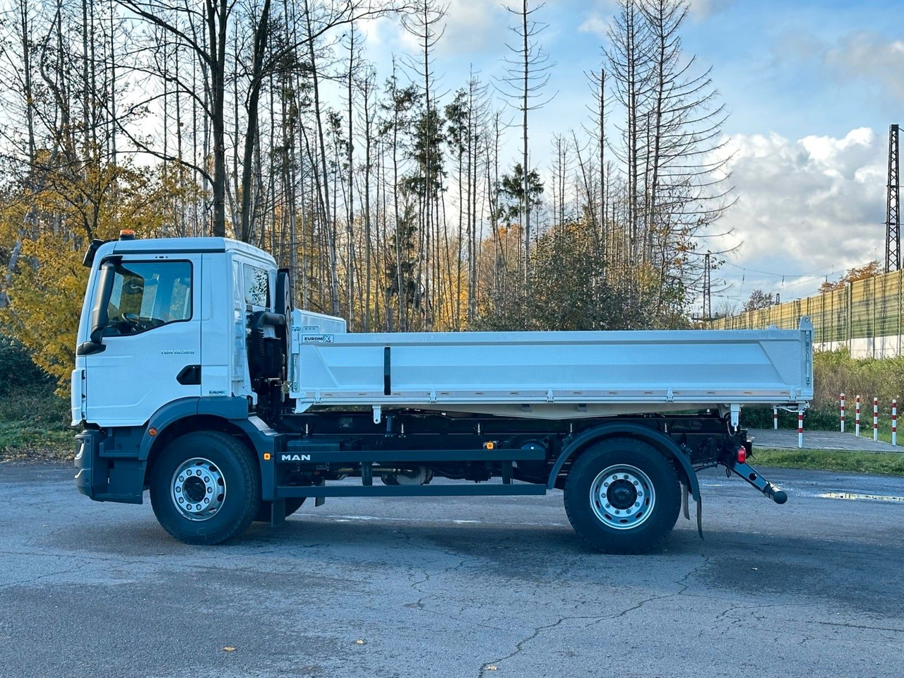 MAN TGM 18.320 4X2 / Euro 6e 3-Seiten-Kipper MAN TGM 18.320 4X2 / Euro 6e 3-Seiten-Kipper - Kipper vrachtwagen: afbeelding 4 MAN TGM 18.320 4X2 / Euro 6e 3-Seiten-Kipper MAN TGM 18.320 4X2 / Euro 6e 3-Seiten-Kipper - Kipper vrachtwagen: afbeelding 4