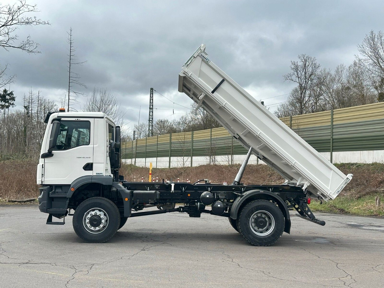 MAN TGM 18.320 4X4 Euro 6e Euromix 3-Seiten-Kipper - Kipper vrachtwagen: afbeelding 3 MAN TGM 18.320 4X4 Euro 6e Euromix 3-Seiten-Kipper - Kipper vrachtwagen: afbeelding 3