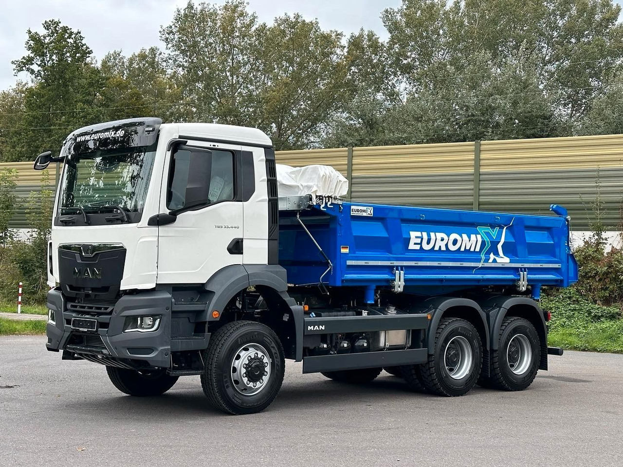 MAN TGS 33.440 6x6 /Euro6 3-Seiten-Kipper EuromixMTP - Kipper vrachtwagen: afbeelding 2 MAN TGS 33.440 6x6 /Euro6 3-Seiten-Kipper EuromixMTP - Kipper vrachtwagen: afbeelding 2