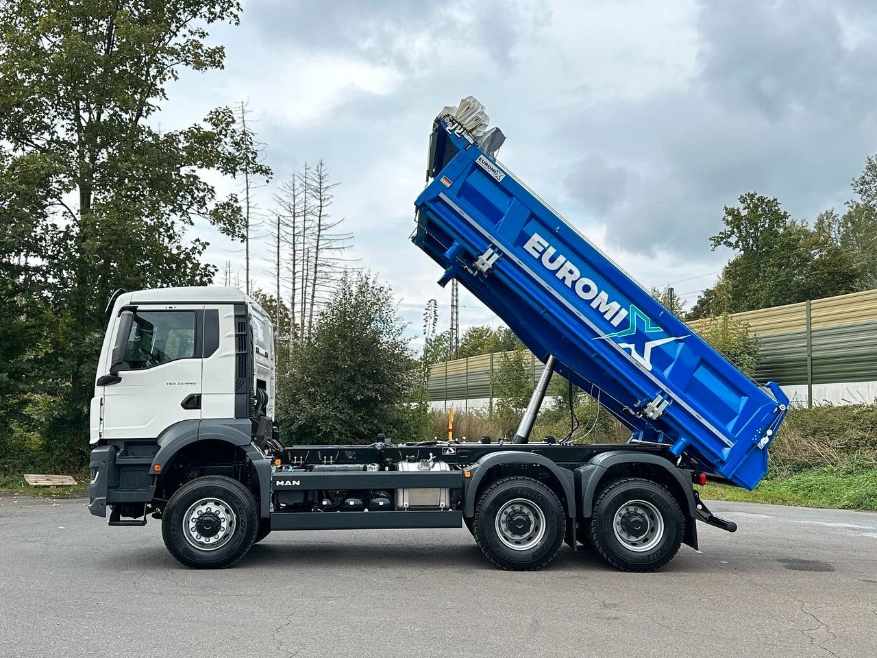 MAN TGS 33.440 6x6 /Euro6 3-Seiten-Kipper EuromixMTP MAN TGS 33.440 6x6 /Euro6 3-Seiten-Kipper EuromixMTP - Kipper vrachtwagen: afbeelding 2 MAN TGS 33.440 6x6 /Euro6 3-Seiten-Kipper EuromixMTP MAN TGS 33.440 6x6 /Euro6 3-Seiten-Kipper EuromixMTP - Kipper vrachtwagen: afbeelding 2