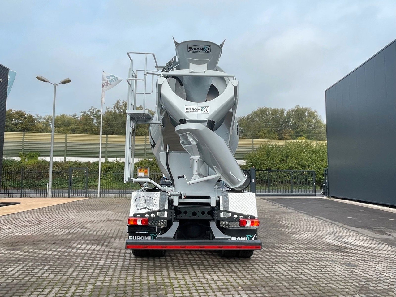 Mercedes-Benz AROCS 5 4142 B 8X4 Euro 3 EuromixMTP EM 10 - Betonmixer: afbeelding 4 Mercedes-Benz AROCS 5 4142 B 8X4 Euro 3 EuromixMTP EM 10 - Betonmixer: afbeelding 4