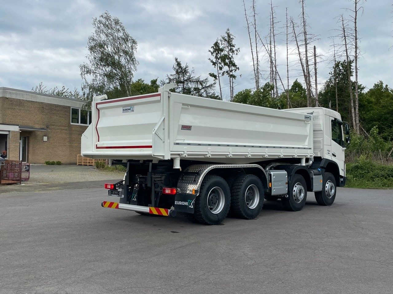 Volvo FMX 460 8x4 / EuromixMTP 3-Seiten-Kipper - Kipper vrachtwagen: afbeelding 5 Volvo FMX 460 8x4 / EuromixMTP 3-Seiten-Kipper - Kipper vrachtwagen: afbeelding 5