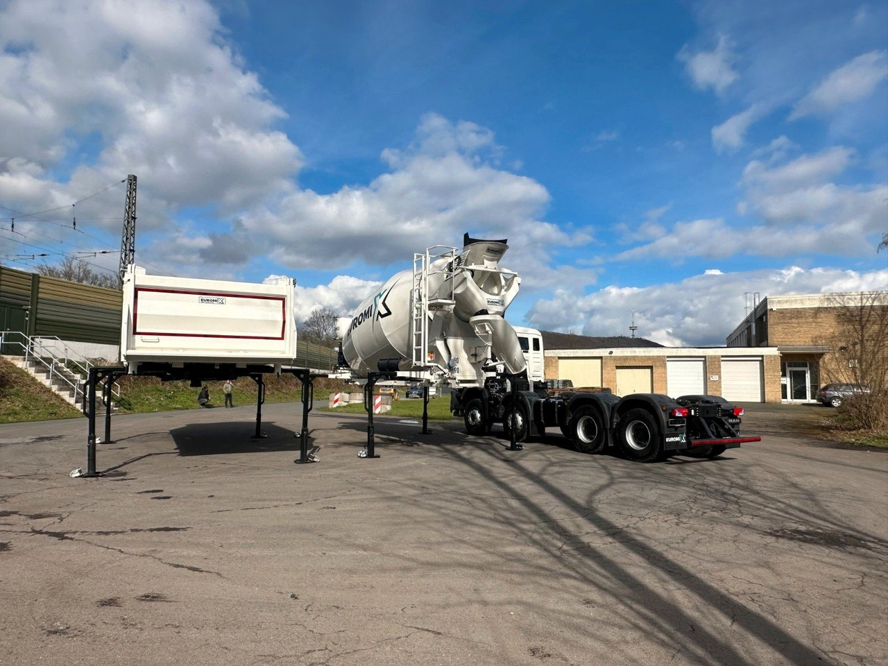 Volvo FMX 460 8x4 / WECHSELSYSTEM KIPPER+MISCHER Volvo FMX 460 8x4 / WECHSELSYSTEM KIPPER+MISCHER - Kipper vrachtwagen: afbeelding 1 Volvo FMX 460 8x4 / WECHSELSYSTEM KIPPER+MISCHER Volvo FMX 460 8x4 / WECHSELSYSTEM KIPPER+MISCHER - Kipper vrachtwagen: afbeelding 1