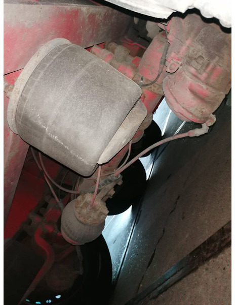 Curtain semi-trailer with used aboveground 2700 &4850L tanks Gas, Gaz, LPG, GPL, Propane, Butane tank ID 8.370 - Tankoplegger: afbeelding 4 Curtain semi-trailer with used aboveground 2700 &4850L tanks Gas, Gaz, LPG, GPL, Propane, Butane tank ID 8.370 - Tankoplegger: afbeelding 4