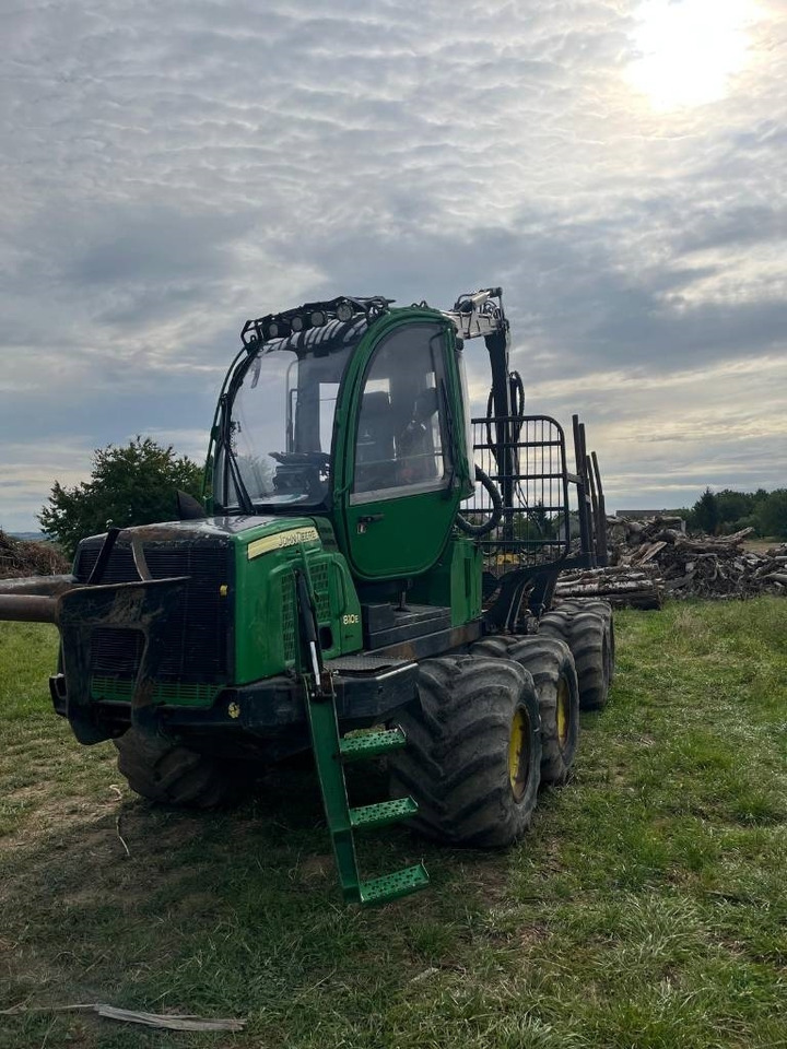 John Deere 810 E - Forwarder: afbeelding 2 John Deere 810 E - Forwarder: afbeelding 2