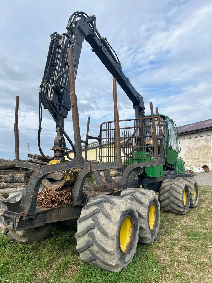 John Deere 810 E - Forwarder: afbeelding 1 John Deere 810 E - Forwarder: afbeelding 1