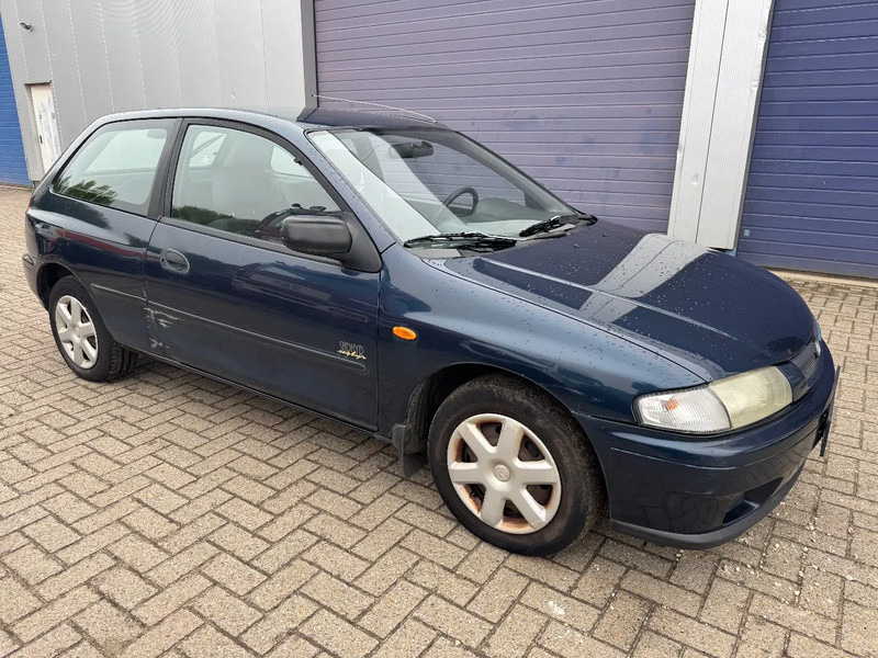 Mazda 323 **PETROL-ESSENCE-BELGIUM CAR** - Sedan: afbeelding 3 Mazda 323 **PETROL-ESSENCE-BELGIUM CAR** - Sedan: afbeelding 3