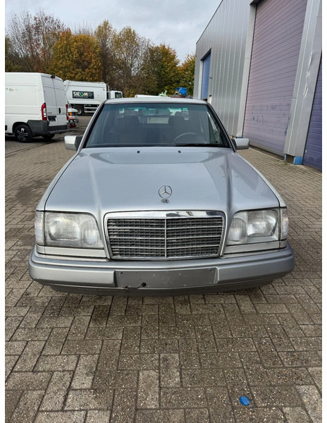 Mercedes-Benz 200-serie **W124-BELGIAN CAR** - Sedan: afbeelding 2 Mercedes-Benz 200-serie **W124-BELGIAN CAR** - Sedan: afbeelding 2
