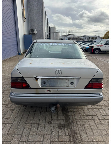 Mercedes-Benz 200-serie **W124-BELGIAN CAR** - Sedan: afbeelding 5 Mercedes-Benz 200-serie **W124-BELGIAN CAR** - Sedan: afbeelding 5