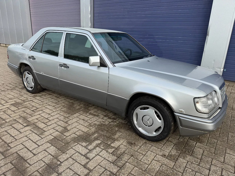 Mercedes-Benz 200-serie **W124-BELGIAN CAR** - Sedan: afbeelding 3 Mercedes-Benz 200-serie **W124-BELGIAN CAR** - Sedan: afbeelding 3
