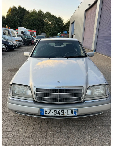 Mercedes-Benz C-Klasse **C180-PETROL-AC** - Sedan: afbeelding 2 Mercedes-Benz C-Klasse **C180-PETROL-AC** - Sedan: afbeelding 2