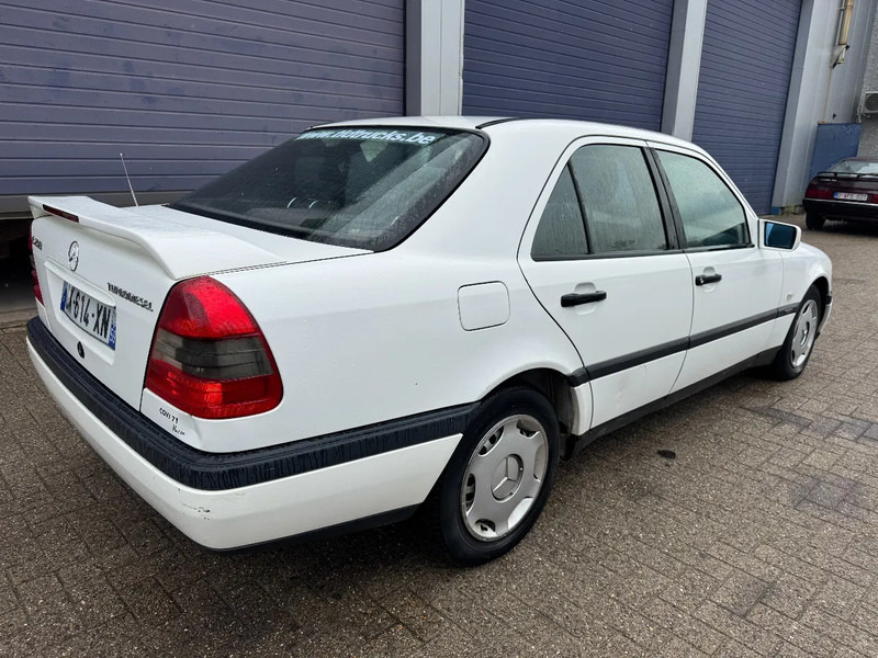 Mercedes-Benz C-Klasse **C250DIESEL** - Sedan: afbeelding 4 Mercedes-Benz C-Klasse **C250DIESEL** - Sedan: afbeelding 4