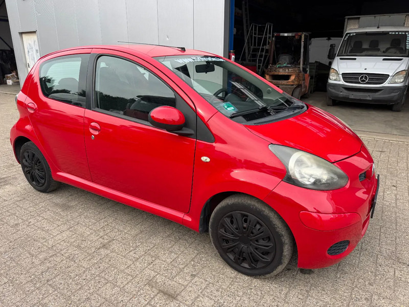 Toyota Aygo **5DOORS-BELGIAN CAR** - Hatchback: afbeelding 3 Toyota Aygo **5DOORS-BELGIAN CAR** - Hatchback: afbeelding 3