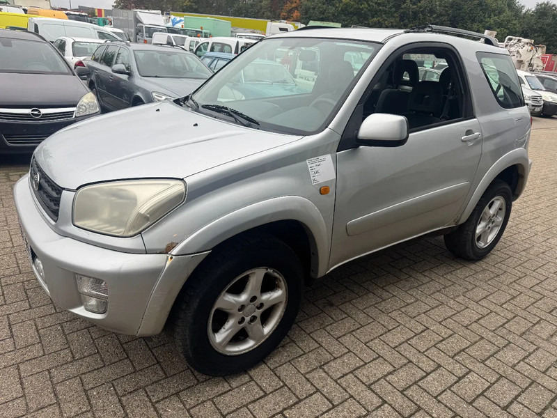 Toyota RAV4 **PETROL-AIRCO** - Personenwagen: afbeelding 1 Toyota RAV4 **PETROL-AIRCO** - Personenwagen: afbeelding 1