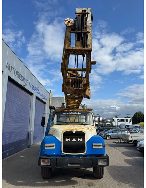 MAN 32.281 **FOREUSE-DRILLTRUCK-6X6** - Vrachtwagen: afbeelding 4 MAN 32.281 **FOREUSE-DRILLTRUCK-6X6** - Vrachtwagen: afbeelding 4