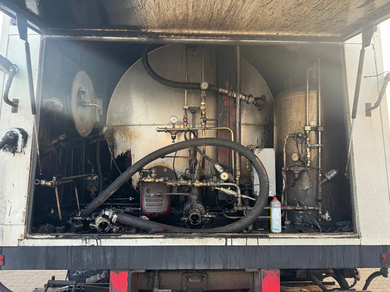 Vrachtwagen voor het vervoer van bitumen Scania P94-300 **BURTEC BITUM SPRAYER-BELGIAN TRUCK**: afbeelding 14