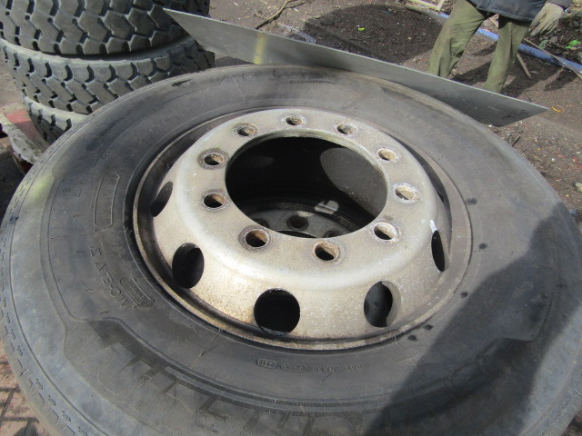 315/70/22.5 ‘ALCOA'(4) MICHELIN STEER PATTERN – 4 PIECE SET - Band voor Vrachtwagen: afbeelding 5 315/70/22.5 ‘ALCOA'(4) MICHELIN STEER PATTERN – 4 PIECE SET - Band voor Vrachtwagen: afbeelding 5