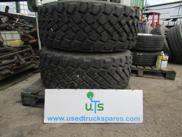 445/65/22.5 TRACK GRIP MICHELIN (2) EX SCAMMEL 6X6 COMPLETE WITH RIMS - Band voor Vrachtwagen: afbeelding 1 445/65/22.5 TRACK GRIP MICHELIN (2) EX SCAMMEL 6X6 COMPLETE WITH RIMS - Band voor Vrachtwagen: afbeelding 1