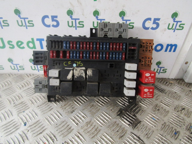 DAF CF75 FUSE BOARD 1373830 - Elektrisch systeem voor Vrachtwagen: afbeelding 1 DAF CF75 FUSE BOARD 1373830 - Elektrisch systeem voor Vrachtwagen: afbeelding 1