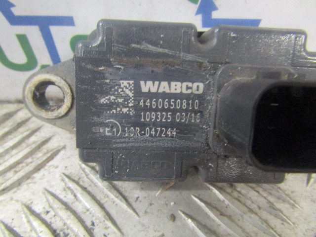 DAF LF 220 EURO 6 WABCO SENSOR P/NO 4460650810 - Elektrisch systeem voor Vrachtwagen: afbeelding 2 DAF LF 220 EURO 6 WABCO SENSOR P/NO 4460650810 - Elektrisch systeem voor Vrachtwagen: afbeelding 2