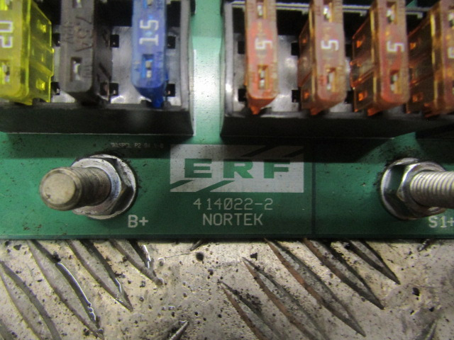 ERF ECX FUSEBOARD P/NO 414022-2 - Elektrisch systeem voor Vrachtwagen: afbeelding 2 ERF ECX FUSEBOARD P/NO 414022-2 - Elektrisch systeem voor Vrachtwagen: afbeelding 2