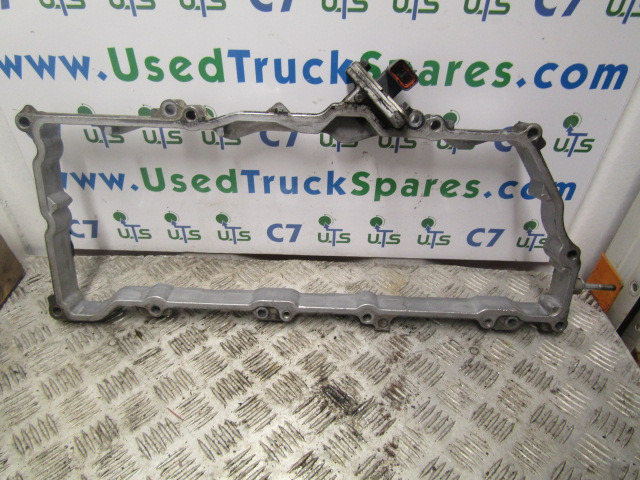 ISUZU N75 4HK1 EURO 5 ROCKER COVER SPACER & SENSOR - Motor en onderdelen voor Vrachtwagen: afbeelding 2 ISUZU N75 4HK1 EURO 5 ROCKER COVER SPACER & SENSOR - Motor en onderdelen voor Vrachtwagen: afbeelding 2