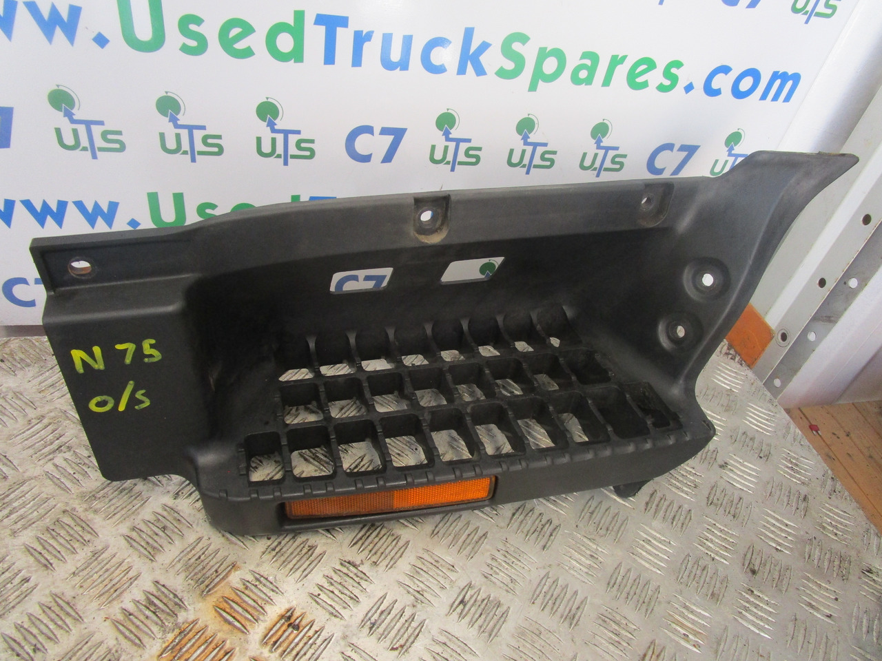 ISUZU N75 4HK1 FOOT STEP PASS/SIDE - Cabine en interieur voor Vrachtwagen: afbeelding 1 ISUZU N75 4HK1 FOOT STEP PASS/SIDE - Cabine en interieur voor Vrachtwagen: afbeelding 1