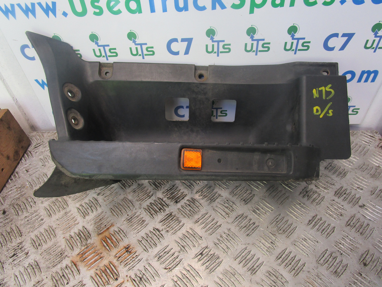 ISUZU N75 4HK1 FRONT STEP DRIVER SIDE - Cabine en interieur voor Vrachtwagen: afbeelding 1 ISUZU N75 4HK1 FRONT STEP DRIVER SIDE - Cabine en interieur voor Vrachtwagen: afbeelding 1