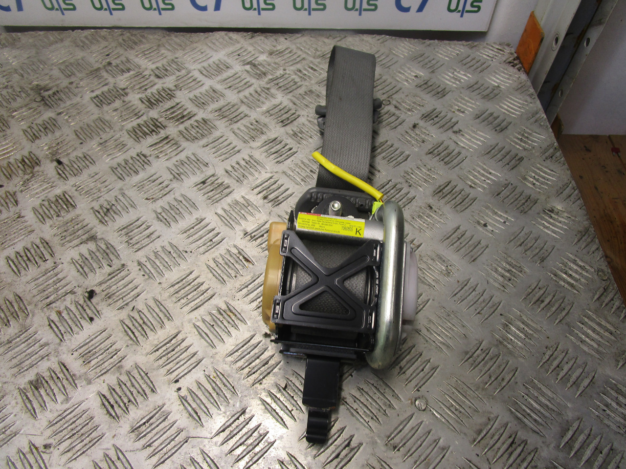 ISUZU N75 4HK1 SEAT BELT (PASSENGER SIDE) - Cabine en interieur voor Vrachtwagen: afbeelding 1 ISUZU N75 4HK1 SEAT BELT (PASSENGER SIDE) - Cabine en interieur voor Vrachtwagen: afbeelding 1