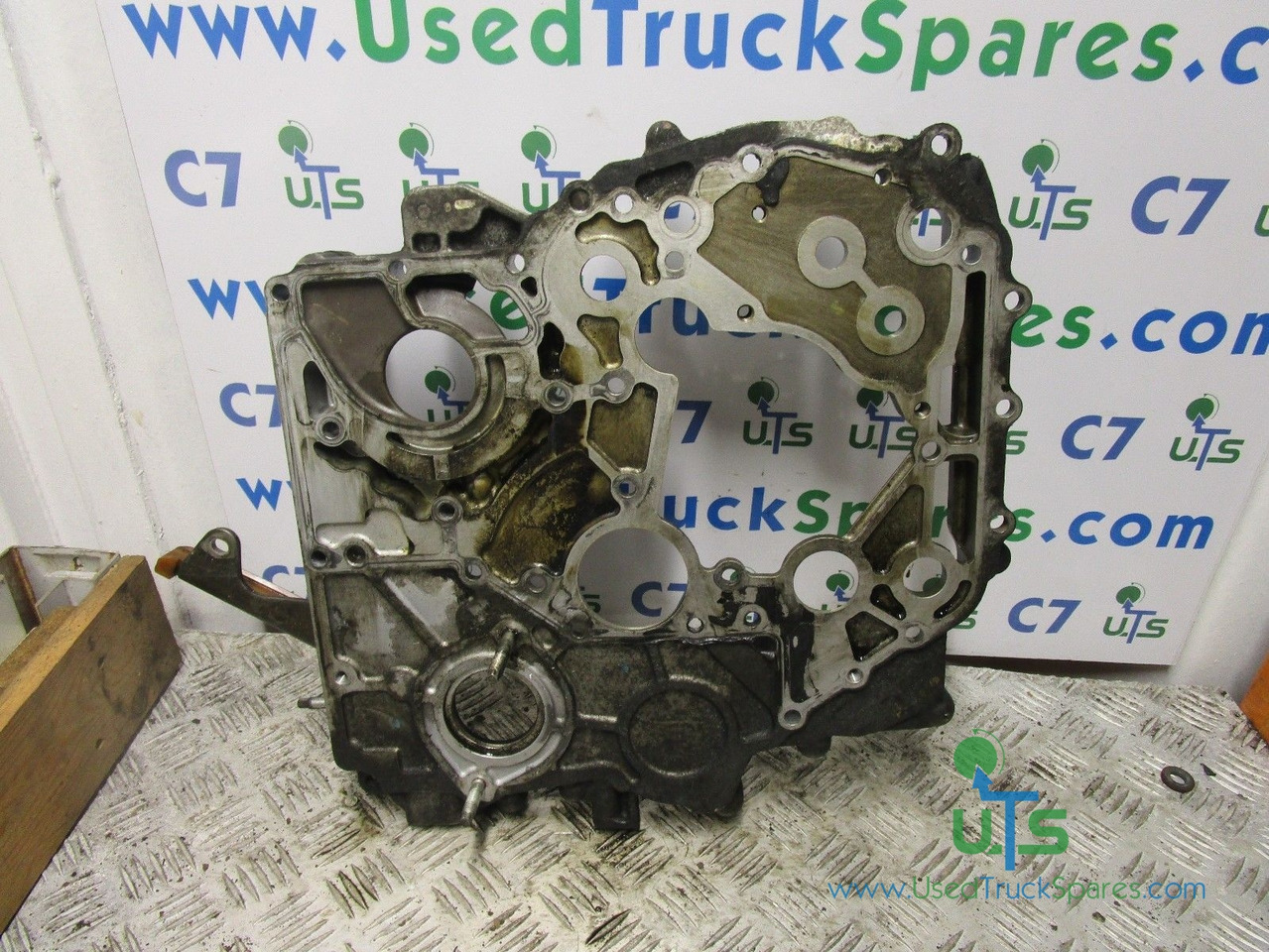 ISUZU NKR (4JJ1) INNER FRONT TIMING COVER - Motor en onderdelen voor Vrachtwagen: afbeelding 1 ISUZU NKR (4JJ1) INNER FRONT TIMING COVER - Motor en onderdelen voor Vrachtwagen: afbeelding 1